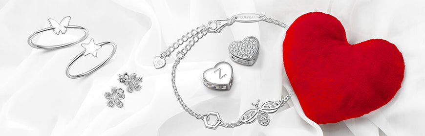 5 Reasons to Embrace The Minimalist Jewelry Trend