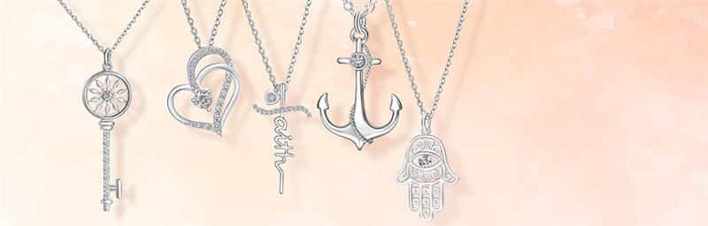 Jewelry Safety Tips: Wearing Necklaces Responsibly