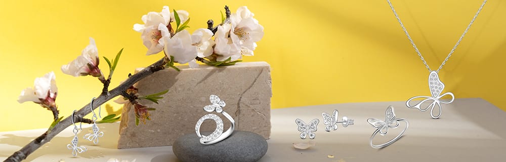 4 Incredible Reasons to Join the Butterfly Jewelry Trend
