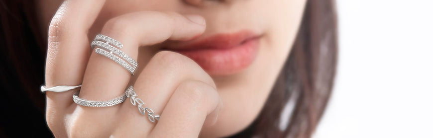 How to Style Stack Rings: A Do's and Don'ts Guide - Eleganzia Jewelry