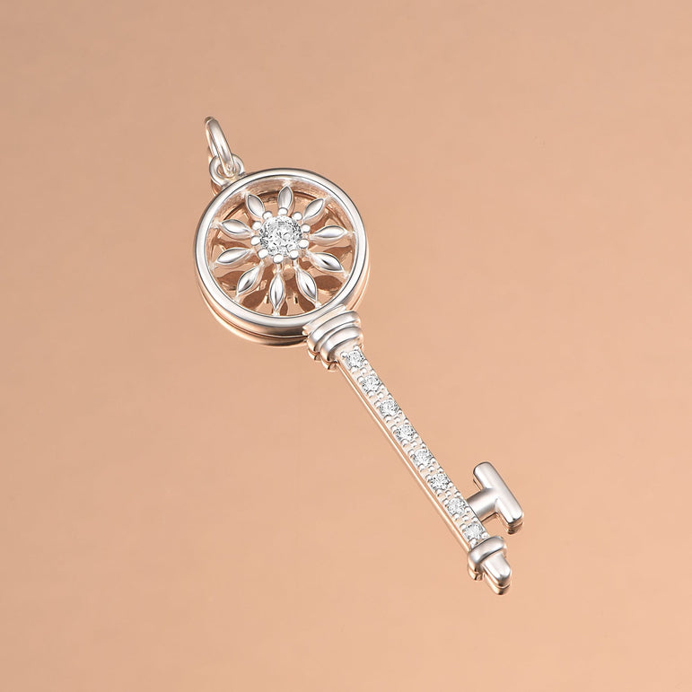 Circle Compass Key Pendant Silver Pendant Necklace