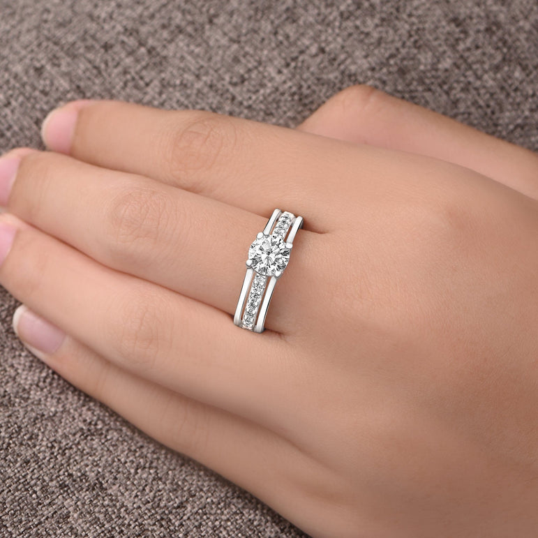15 Unique & Simple Minimalist Engagement Rings of 2024
